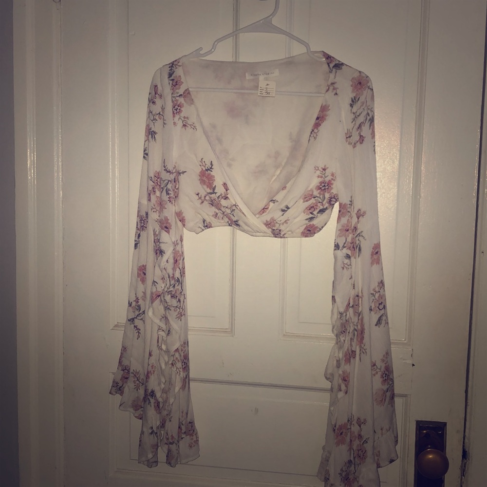 Flowy sleeved floral crop top